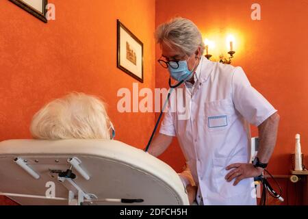 THE OFFICE OF DOCTORALAIN RICHARD, GENERAL PRACTITIONER, CONSULTATION, BRETEUIL-SUR-ITON, EURE, NORMANDY, FRANCE, EUROPE Stock Photo