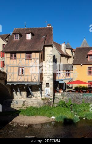 HALF-TIMBERED HOUSES AND MUSEUM WORKSHOP OF TAPESTRY CARTOONS ON THE BANKS OF THE CREUSE, HISTORIC CITY CENTER OF AUBUSSON, CREUSE, FRANCE Stock Photo