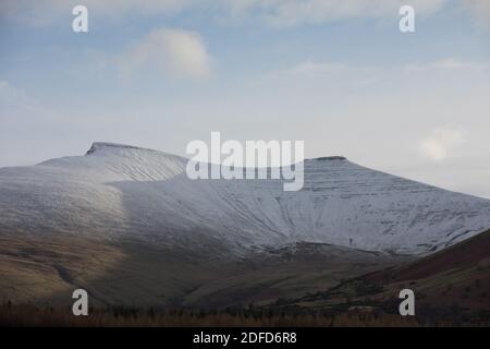 Libanus, Brecon Beacons, South Wales, UK.  4 December 2020.  UK weather:  Snow covers the mountains this afternoon after last nights flurries.  Credit: Andrew Bartlett/Alamy Live News Stock Photo