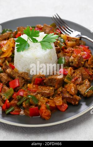 sac kavurma, Turkish sauteed spiced lamb and vegetables Stock Photo