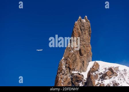 Airplane overflying the snow capped peak of Mont Blanc, the highest mountain in Europe, in the Alps between Italy and France, in a crear blue sky Stock Photo