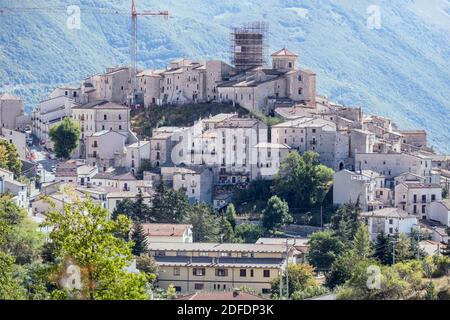 CASTEL DEL MONTE, ITALY - september 30 2020: cityscape with crane of recovery building site for earthquake damages at hilltop historical village, shot Stock Photo