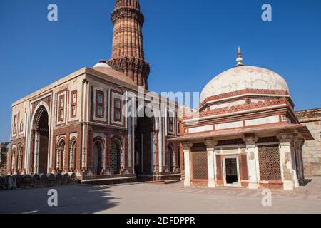 India, Delhi, Qutub Minar, Tomb of Imam Zamin Stock Photo