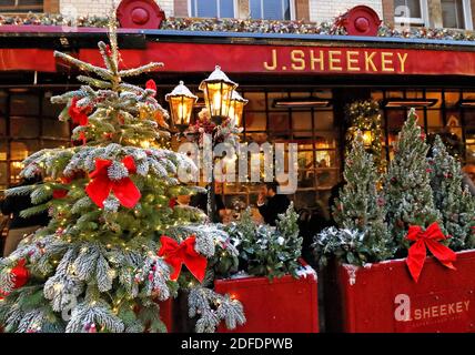 London, UK. 3rd Dec, 2020. Dickensian theme to the decorations outside J Sheekey restaurant.Christmas Decorations around London as most retail and hospitality venues are open and looking forward to the rest of the festive season. Credit: Keith Mayhew/SOPA Images/ZUMA Wire/Alamy Live News Stock Photo