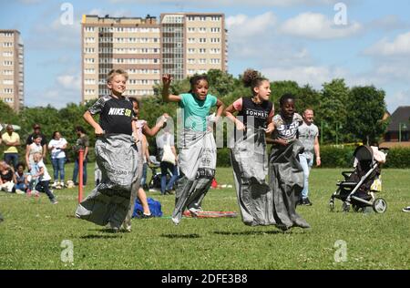 Children playing the sack race in the park in Nechells, Birmingham Stock Photo