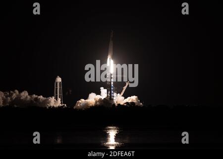 Crew Dragon spacecraft, Resilience, launches on a SpaceX Falcon 9 rocket from LC-39A launchpad on Sunday, Nov. 15, 2020, from Kennedy Space Center, FL. Astronauts Mike Hopkins , Victor Glover , Soichi Noguchi , and Shannon Walker will be a part of Expedition 64 to launch to the International Space Station (Stan Szeto/Image of Sport) Stock Photo