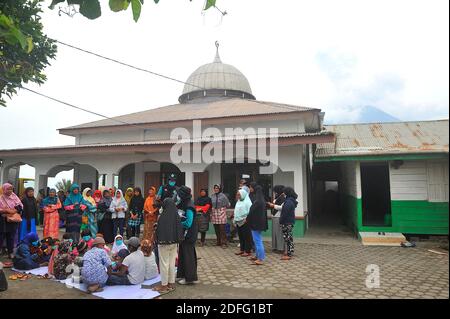 A woman volunteers seen gave point of minds for the childrens which affected by the Sinabung volcano eruption during received the aid from Al Kahfi Foundation volunteers as an charitable aid action for residents of the villages of Kuta Tengah, Berastepu and Gamber (Tiga Serangkai) at the Al-Jihad mosque in Karo, North Sumatra, Indonesia on August 30, 2020. In several news related to the eruption of the Sinabung volcano, humanely some volunteers of Al-Kahfi came to treated psychology of residents, especially for childrens who live on the threshold of a geological disaster hazard zone. Photo by Stock Photo