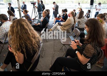 Journalists take notes during the launch of the riverside garbage dump second edition next to the Seine in Paris, France, on September 18 , 2020. Photo by Julie Sebadelha/ABACAPRESS.COM Stock Photo