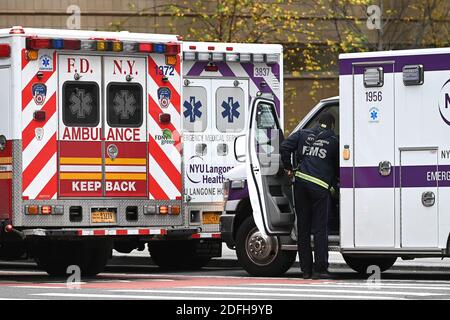 New York, USA. 04th Dec, 2020. Ambulances parked outside NYU Langone Health Tisch Hospital in New York, NY, December 4, 2020. The United States is currently experiencing a second wave of COVID-19 infections and a record number of hospitalizations, with 2800 daily deaths and nearly a million new infections per week. (Photo by Anthony Behar/Sipa USA) Credit: Sipa USA/Alamy Live News Stock Photo