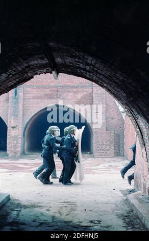 1983 Bedfordshire Police riot training at Kempston Brickworks. Stock Photo