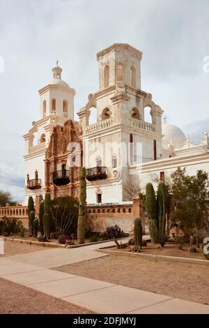 SAN XAVIER DEL BAC MISSION TUCSON ARIZONA USA Stock Photo - Alamy