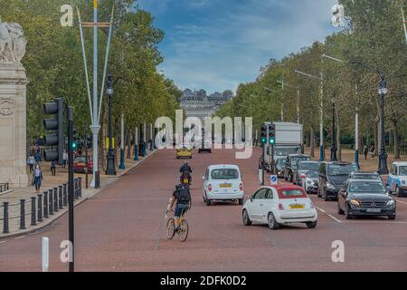 LONDON, UNITED KINGDOM - SEPTEMBER 29th 2020: View looking up Pall Mall from Buckingham Palace towards admiralty arch Stock Photo