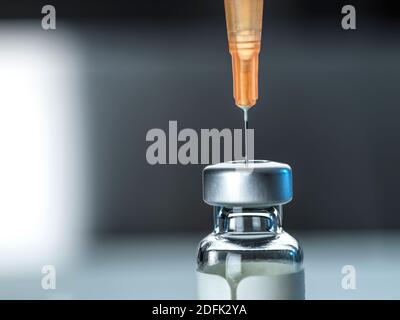 Metal tray with syringe and vial of vaccine Stock Photo - Alamy