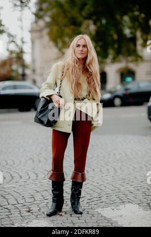 Street style, Blanca Miro Scrimieri arriving at Chanel Spring Summer 2021 show, held at Grand Palais, Paris, France, on October 6, 2020. Photo by Marie-Paola Bertrand-Hillion/ABACAPRESS.COM Stock Photo