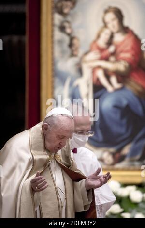 Pope Francis names thirteen new cardinals during a consistory ceremony in St. Peter's Basilica, Vatican on November 28, 2020. Pope Francis held the 7th ordinary public consistory of his pontificate to create 13 new cardinals who come from 8 nations of the world. During the ceremony all the cardinals had a protective masks against the COVID-19. Photo by ABACAPRESS.COM Stock Photo