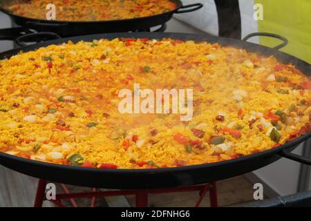 Large skillet of Paella being cooked outdoors Stock Photo - Alamy