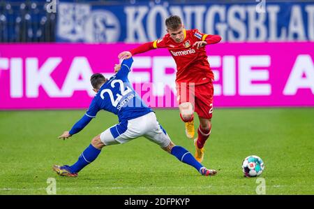 Gelsenkirchen, Germany. 06th Dec, 2020. Football: Bundesliga, FC Schalke 04 - Bayer Leverkusen, 10th matchday at the Veltins Arena. Leverkusen's Daley Sinkgraven (r) and Schalke's Steven Skrzybski fight for the ball. Credit: Guido Kirchner/dpa - IMPORTANT NOTE: In accordance with the regulations of the DFL Deutsche Fußball Liga and the DFB Deutscher Fußball-Bund, it is prohibited to exploit or have exploited in the stadium and/or from the game taken photographs in the form of sequence images and/or video-like photo series./dpa/Alamy Live News Stock Photo