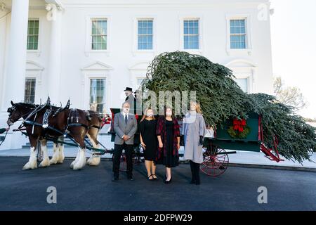 Washington, United States Of America. 23rd Nov, 2020. First Lady Melania Trump poses for a photo with Dan and Anne Taylor, of Dan and Bryan Trees in West Virginia, in front of the White House Christmas Tree Monday, Nov. 23, 2020, at the North Portico of the White House. TaylorÕs family won the 2020 National Christmas Tree Association contest to have their Fraser fir tree placed in the Blue Room of the White House People: First Lady Melania Trump Credit: Storms Media Group/Alamy Live News Stock Photo