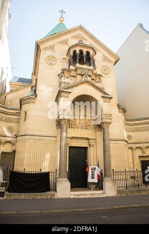 Tribute board with picture of French singer Charles Aznavour in front of an Armenian Orthodox Church in Paris. Charles Aznavour died on Oct. 1, 2019 at 94 in Paris, France on october 04, 2018. Photo by Nasser Berzane/ABACAPRESS.COM. Stock Photo