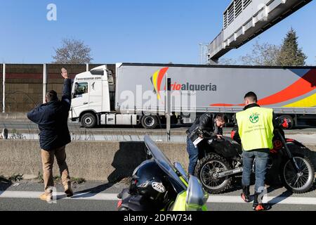 The participants of the 'Yellow Vests' movement, during a go-slow operation on the Bordeaux ring road.on November 17, 2018 in Bordeaux, France. Photo by Thibaud MORITZ ABACAPRESS.COM Stock Photo