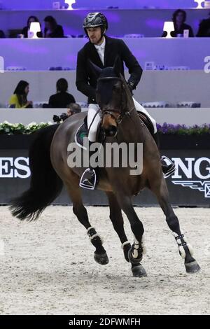 Guillaume Canet riding