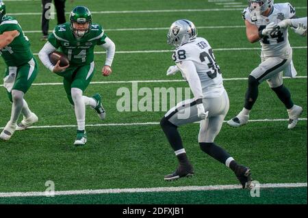 Las Vegas Raiders defensive back Johnathan Abram (24) runs during an NFL  football game against the Los Angeles Chargers Monday, Oct. 4, 2021, in  Inglewood, Calif. (AP Photo/Kyusung Gong Stock Photo - Alamy