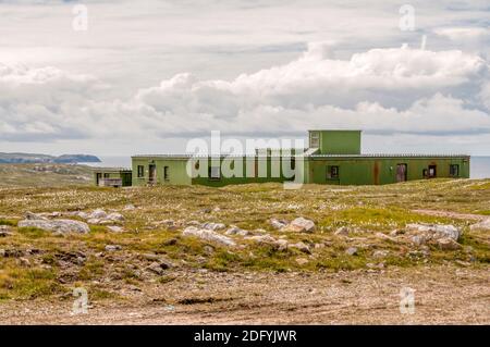 Part of the old Aird Uig type R10 radar station at Gallan Head near Aird Uig on Lewis in the Outer Hebrides. Details in Desc. Stock Photo