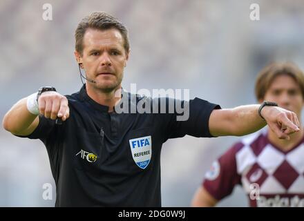 Doha, Qatar. 7th Dec, 2020. Referee Chris Beath gestures during the round 16 match of the AFC Champions League between Shanghai SIPG FC of China and Vissel Kobe of Japan in Doha, Qatar, Dec. 7, 2020. Credit: Nikku/Xinhua/Alamy Live News Stock Photo