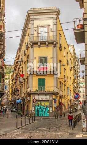 An intricate maze of narrow streets and alleys, the Spanish Neighborhoods (Quartieri Spagnoli) are the heart of Naples. Here's a glimpse Stock Photo