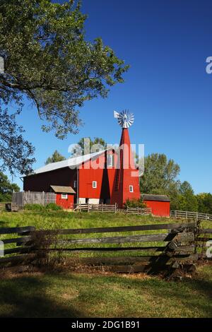 Historic Red Barn.  Old barn at Carriage Hill Metropark, Huber Heights or Dayton, Ohio, USA. The barn was built in the 1880's and featured a unique en Stock Photo