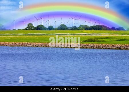 Windkraftanlagen mit See, Himmel und Regenbogen Stock Photo