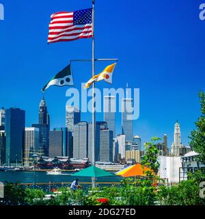 New York 1985, River Café terrace, flags, Brooklyn, East river, WTC World Trade Center twin towers, Manhattan skyline, New York City, NY, NYC, USA, Stock Photo
