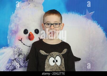 A traditional happy family Christmas photoshoot with a Christmas backdrop Stock Photo