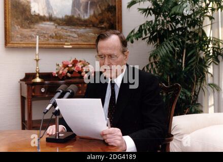 United States President George H.W. Bush delivers an address to the nation by radio from the White House in Washington, DC on January 5, 1991. Photo by Carol T. Powers / White House via CNP/ABACAPRESS.COM Stock Photo