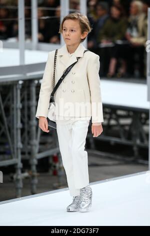 Guess Which Chanel Model Tried to Eat a Hot Dog and Cake Before the Show?