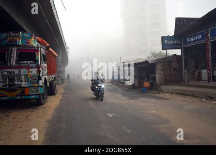 Kolkata, India. 08th Dec, 2020. Fog covered the whole city in the Winter session at Kolkata. (Photo by Sudipta Das/Pacific Press) Credit: Pacific Press Media Production Corp./Alamy Live News Stock Photo