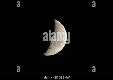 Mond, Erdmond, Halbmond gesehen von der Nordhalbkugel, Deutschland, Europa Stock Photo