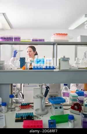 Female scientist with specimen tray in laboratory Stock Photo