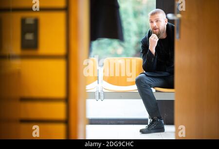 Viersen, Germany. 08th Dec, 2020. The rapper Kollegah, whose civil name is Felix Blume, is sitting in front of a hall in the district court. Blume is on trial for illegal possession of guns Credit: Jonas Güttler/dpa/Alamy Live News Stock Photo