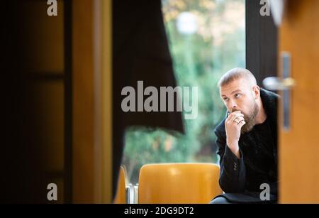 Viersen, Germany. 08th Dec, 2020. The rapper Kollegah, whose civil name is Felix Blume, is sitting in front of a hall in the district court. Blume is on trial for illegal possession of guns Credit: Jonas Güttler/dpa/Alamy Live News Stock Photo