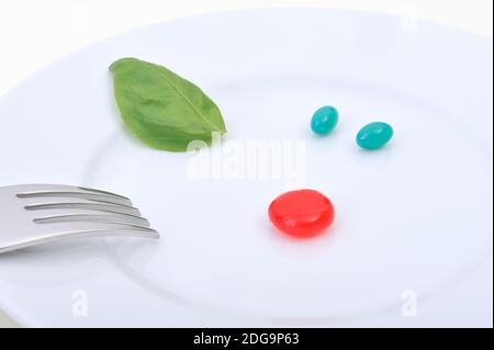 Symbolbild fuer synthetische Lebensmittel. Tablettenkonsum, Tablettenmissbrauch, Diät