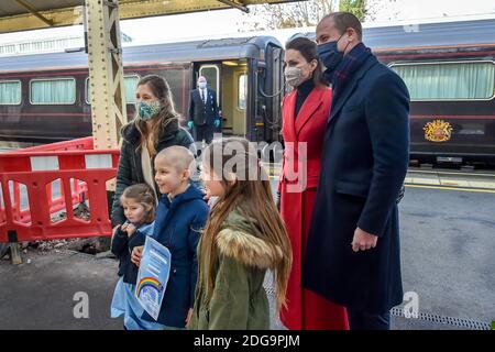 The Duke and Duchess of Cambridge take time to meet and pose for a socially distanced photo with Otto Warner, 8, centre, who has today come out of cancer treatment and was by chance hoping to meet the royal couple with his family, including sisters Jasmine Warner, 5, left, Poppy, 10, right, and mum Georgie, far left, as William and Kate arrive at Bath Spa train station, ahead of a visit to a care home in the city to pay tribute to the efforts of care home staff throughout the COVID-19 pandemic, on the final day of a three-day tour across the country. Stock Photo