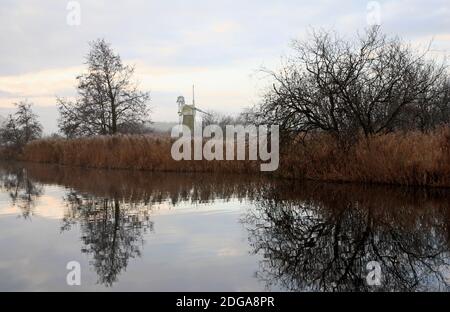 A frosty and misty December morning with reflections on the River Ant on the Norfolk Broads at Ludham, Norfolk, England, United Kingdom. Stock Photo