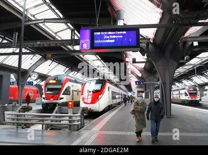 A display shows the departure time of a train of Swiss train operator SBB from Zurich to Milan, Italy, as the spread of the coronavirus disease (COVID-19) continues, at the central station in Zurich, Switzerland December 8, 2020.  REUTERS/Arnd Wiegmann