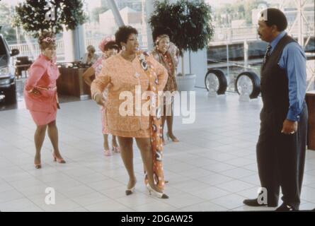 Aretha Franklin (c) reprises her role as the wife of Matt Murphy (r) in Blues brothers 2000 Stock Photo