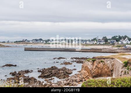 Beach and cliff in Quiberon in the Morbihan in France, on the peninsula of Quiberon Stock Photo