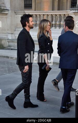 Justin Theroux and Jennifer Aniston attending the Louis Vuitton's Dinner  for the Launch of Bags by Artist Jeff Koons at Musee du Louvre in Paris,  France,on April 11, 2017. Photo by Alban Wyters/ABACAPRESS.COM Stock Photo  - Alamy