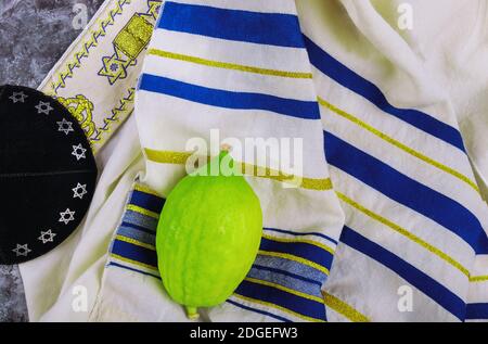 Traditional symbols Jewish festival of Sukkot Etrog, lulav, hadas, arava praying book kippah Tallit Stock Photo