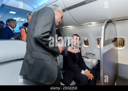 Yann Delabriere, PDG de Zodiac Aeospace , Emmanuel Macron, president de la Republique, visite du salon, stand Zodiac Aerospace52eme Salon international de l'aeronautique et de l'espace. Visite du president de la Republique . Le Bourget, près de Paris, le 19 Juin 2017. Photo by Gilles Rolle/Pool/ABACAPRESS.COM Stock Photo