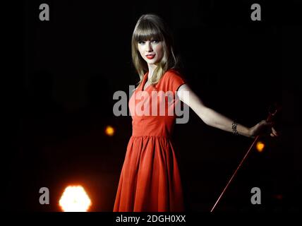 Taylor Swift switches on the Westfield Shopping Centre Christmas Lights, West London. Copyright Doug Peters EMPICS Entertainment Stock Photo